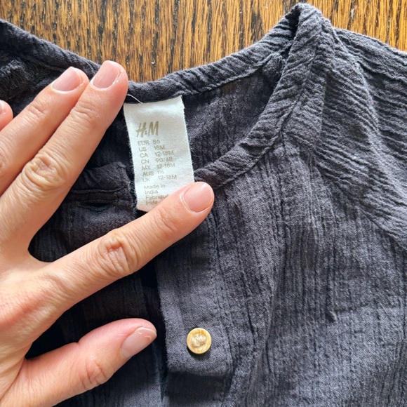 H&M - Baby Girl - Black Romper - (12-18M) - Picture 2 of 6